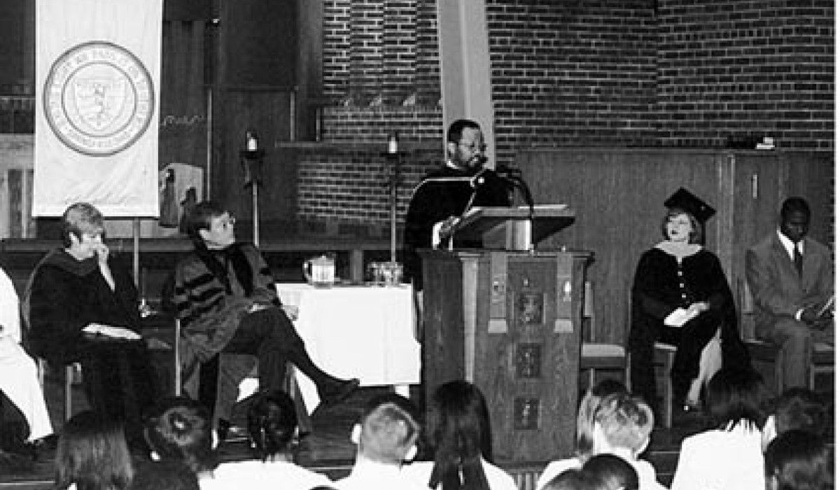 Ronald Woods speaks at convocation