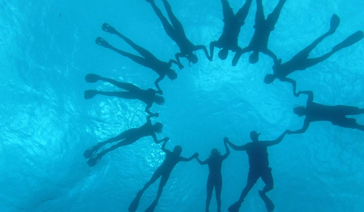 A group photo of the snorkelers while out at the drop off